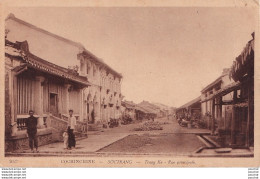 A14- COCHINCHINE - SOCTRANG  - RUE PRINCIPALE -  HABITANTS - EDIT. NADAL SAIGON - ( 2 SCANS ) - Vietnam
