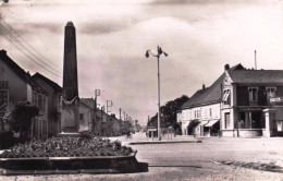 25 - Doubs - SOCHAUX ( Montbeliard ) - Place General Leclerc - Sochaux
