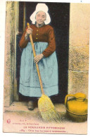 Carte Postale Ancienne - La Normandie Pittoresque - Femme Qui Tient Un Balai - Andere & Zonder Classificatie