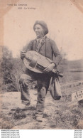 I10- TYPE DU CENTRE - UN VIELLEUR - ( FOLKLORE MUSIQUE - 2 SCANS ) - Muziek