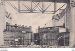 I28- PANAMA - ECLUSE - PUTTING IN GATES LOCK -  EAST CHAMBER GATUN. C.Z. - EDIT. J. MARINE PANAMA CITY - ( 2 SCANS ) - Panama