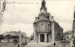 CPA Trouville L'Hotel De Ville Et Le Casino - Trouville