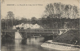 X123587 SEINE ET MARNE. NEMOURS LA PASSERELLE DU LOING VUE DE L' ECLUSE BATELLERIE ? PENICHE ? PENICHES ? - Nemours