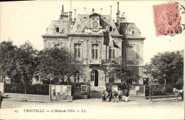 CPA Trouville L'Hotel De Ville - Trouville