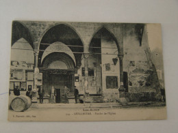 HAUTES ALPES-GUILLESTRE-344-PORCHE DE L'EGLISE ED V FOURNIER ANIMEE - Guillestre