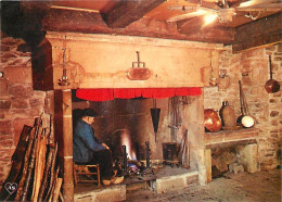 Folklore - Auvergne - Chez Nous Au Coin Du Feu - Lou Cantou - CPM - Voir Scans Recto-Verso - Kostums