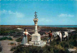 Folklore - Costumes - Provence - Camargue - Mireille Et Vincent à La Croix Des Gardians - Voir Scans Recto Verso - Kostums