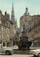 Automobiles - Guingamp - Place Du Centre, La Pompe, Jolie Fontaine De La Renaissance Dite La Plomée - CPM - Carte Neuve - Toerisme
