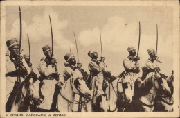 CPA Militaria Spahis Marocains A Senlis - Uniforms