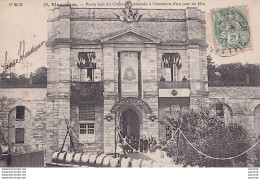 A24-94) VINCENNES - PORTE SUD DU CHATEAU , PAVOISEE A L ' OCCASION D'UN JOUR DE FETE - EN 1907 - Vincennes