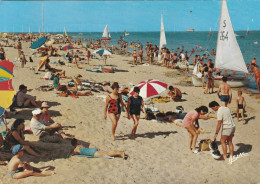 17.  ILE D'OLERON. CPSM. LA BELLE PLAGE DE BOYARDVILLE. ANIMATION. AMBIANCE. MODE.  ANNÉE 1967 + TEXTE - Ile D'Oléron