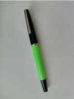 STILOGRAFICA UNIVERSAL - CARICA A STANTUFFO - ANNI 60/70 - COLORE VERDE E NERO - Lapiceros