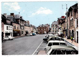 17613 22 COTES D'ARMOR JUGON La Place Voitures 4L 4CV 403... Plan Peu Courant - Sonstige & Ohne Zuordnung