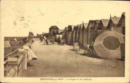CPA Bernieres Sur Mer La Digue Et Les Cabines - Sonstige & Ohne Zuordnung