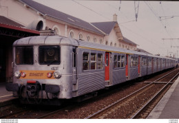 Photo Diapo Diapositive Slide TRAIN Rame Banlieue Z 5316 1ère & 2ème Classe En GARE DE MONTARGIS Le 7/10/1994 VOIR ZOOM - Diapositives (slides)