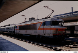 Photo Diapo Diapositive Slide TRAIN Locomotive SNCF BB 622399 Avec Blason Le 19/06/2000 VOIR ZOOM - Diapositives (slides)