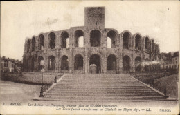 CPA Arles Les Arenes Les Tours Furent Transformes En Citadelle Au Moyen Age - Arles