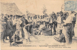 AISNE  02  CAMP DE SISSONNE - EPLUCHAGE DES POMMES DE TERRE - MILITARIA - Sissonne