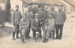 AISNE  02  CAMP DE SISSONNE - GROUPE DE MILITAIRES - 1919 - MILITARIA - Sissonne