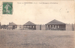 AISNE  02  CAMP DE SISSONNE - LES HANGARS D'AVIATION - MILITARIA - Sissonne