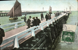 CPA Trouville Les Jetees Pendant La Maree Bateaux - Trouville