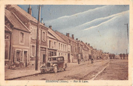 AISNE  02  SISSONNE - RUE DE LAON - AUTOMOBILE - Sissonne