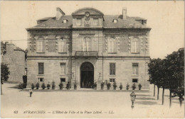 CPA AVRANCHES - L'Hotel De Ville Et La Place Littre (149234) - Avranches