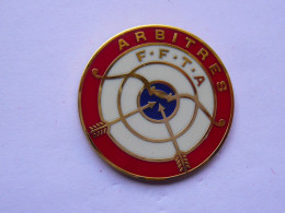 Pin S SPORT TIR  A  L ARC ARBITRE FFTA FEDERATION FRANCAISE DE TIR A L ARC - Tiro Con L'Arco
