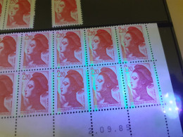 TYPE LIBERTE 2376 L . BAS DE FEUILLE COIN DATE AVEC 16 TIMBRES VARIETE PHOSPHORE PRES DU NEZ. - Unclassified