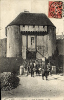 CPA Caen Le Chateau Porte De Secours Soldats Militaria - Caen