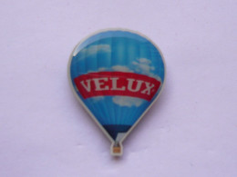 Pin S MONGOLFIERE VELUX MARQUE DANOISE FERMETURE DE TOIT   BQ - Mongolfiere