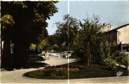 86 . LOUDUN .PLACE TOUR VOLUE . 1965   ( Rayure Blanche Invisible ) - Loudun
