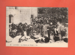 CPA  Dépt 65  :  LOURDES    :   Les Malades Aux Piscines - Lourdes