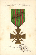 CPA Militaria Medaille Croix De Guerre - Uniformen