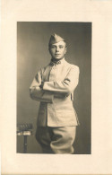 CARTE PHOTO -  MILITAIRE -   N° 38  SUR LE COL - Uniformen