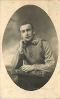 CARTE  PHOTO - PORTRAIT DE  MILITAIRE - Uniformen
