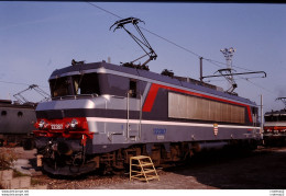 Photo Diapo Diapositive Slide TRAINS Locomotive Electrique SNCF BB 22387 En Expo Le 13/11/1999 VOIR ZOOM - Diapositives (slides)