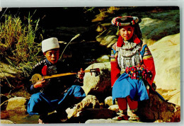 10371244 - Thai Liso Hill-Tribe Playing Thai-Style Guitar - North Thailand - Ohne Zuordnung