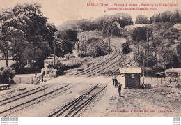 61) LAIGLE - PASSAGE A NIVEAU - ROUTE DE LA FERTE FRESNEL - ARRIVEE DE L'EXPRESS GRANVILLE - PARIS - 2 SCANS - L'Aigle