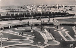14 TROUVILLE SUR MER LE GOLF MINIATURE DU CASINO ET LA PLAGE - Trouville