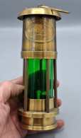 LAMPARA DE ACEITE DE MINERO O MARITIMA EN CRISTAL VERDE Y LATON ENVEJECIDO - Otros & Sin Clasificación