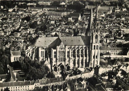 28 - Chartres - La Cathédrale - Vue Aérienne - Mention Photographie Véritable - Carte Dentelée - CPSM Grand Format - Car - Chartres