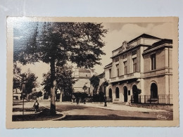 Delcampe - CPA - BERGERAC - BOULEVARD MAINE DE BIRAN ET CAISSE D'EPARGNE - Bergerac