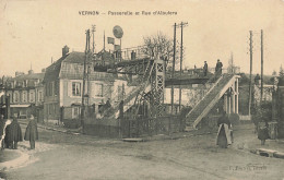 Delcampe - CPA Vernon-Passerelle Et Rue D'Albuféra-Timbre      L3926 - Vernon