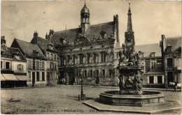 Delcampe - CPA Noyon- La Place De L'Hotel De Ville FRANCE (1020544) - Noyon