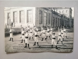 Delcampe - CPA  Animée Concours De Gymnastique Mouvements D'ensemble D'une Société Autun - Gymnastik