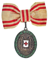1915. "Vörös Kereszt Ezüst Díszérme Hadidíszítménnyel" Női Csokorszalagon, Jelzelen Ag Kitüntetés T:AU Patina / Hungary - Unclassified