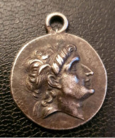Belle Médaille Argent 800 Faite D'une Pièce De Monnaie Grecque Antique (authentique ?) - Origine Sconosciuta