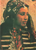 MAROC - Imilchil - المغرب الخالد - Scènes - Jeune Fille - Ornements Métalliques - Perles - Coloré - Carte Postale - Verzamelingen & Kavels
