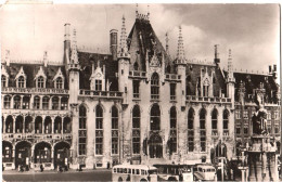 Delcampe - CPSM Belgique Bruges - Bus Et Autocars Devant Le Palais Provincial De La Flandre Occidentale TBE - Busse & Reisebusse
